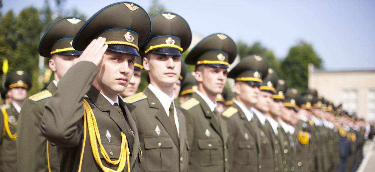 что лучше военный вуз или гражданский. . что лучше военный вуз или гражданский фото. что лучше военный вуз или гражданский-. картинка что лучше военный вуз или гражданский. картинка . Военный учебный центр (ВУЦ) — аналог военной кафедры, но с некоторыми отличиями. Как утверждает Министерство Обороны РФ, после ВУЦ гражданин должен пойти на контрактную службу, но на практике я такого не встречал, по крайней мере в Москве, где я и обучаюсь.
