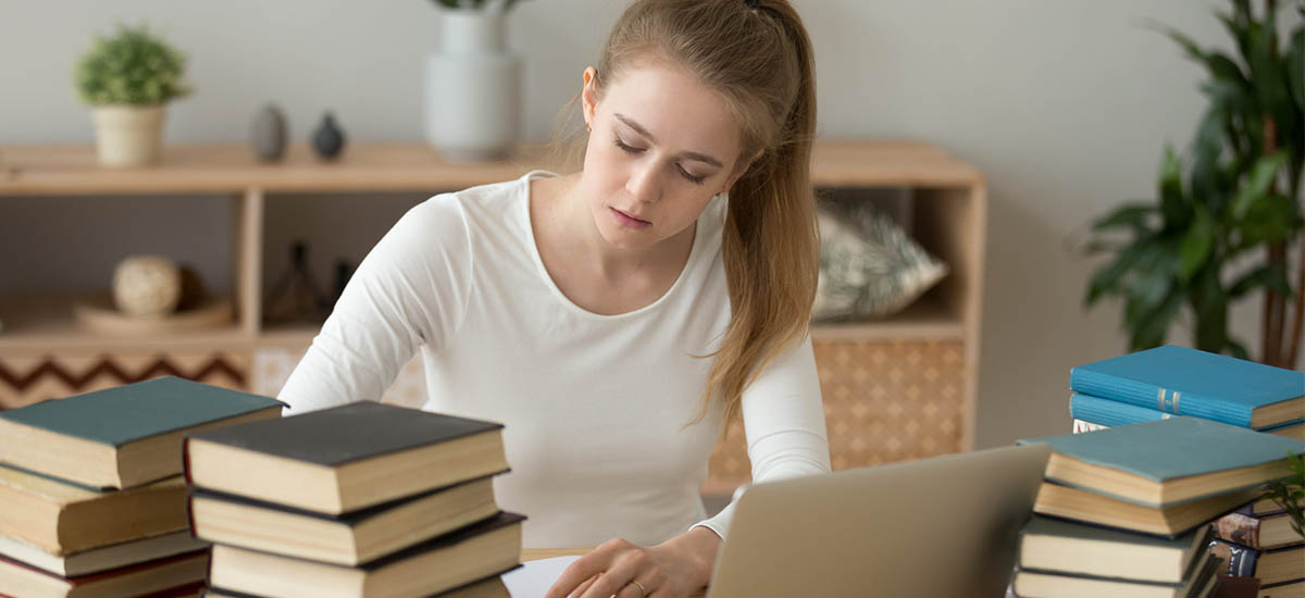 Способнейший студент. Абитуриент. Учеба квадратное фото. The Exam. Preparation girl.