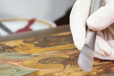 Реставратор какие предметы нужно. Реставратор масляной живописи. Реставратор декоративно-художественных покрасок. Реставратор музея картинка. Что нужно сдавать на реставратора.