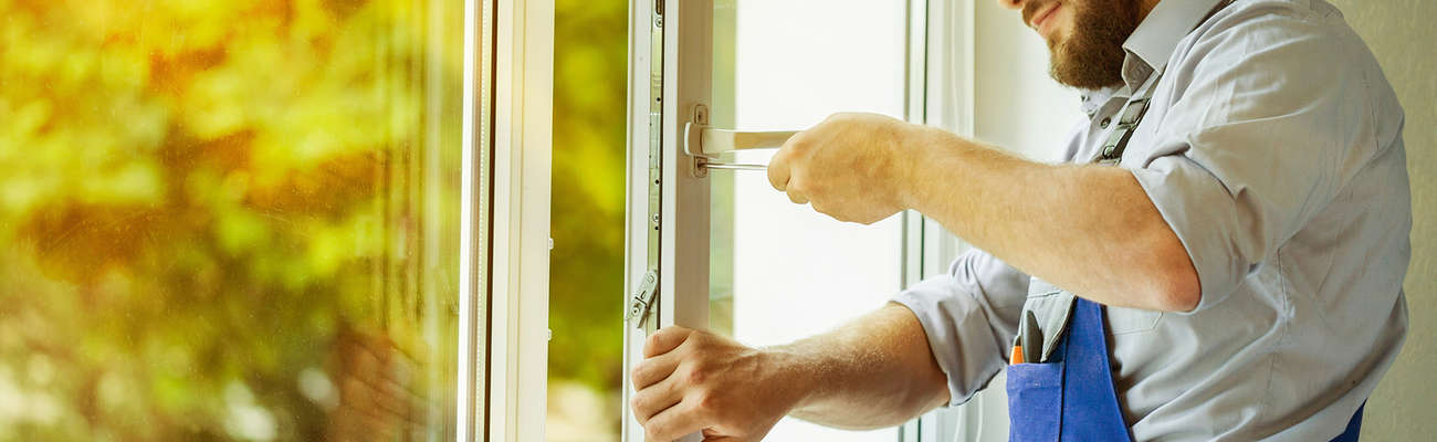 Window Installer: what they do, how to become one, and where to study