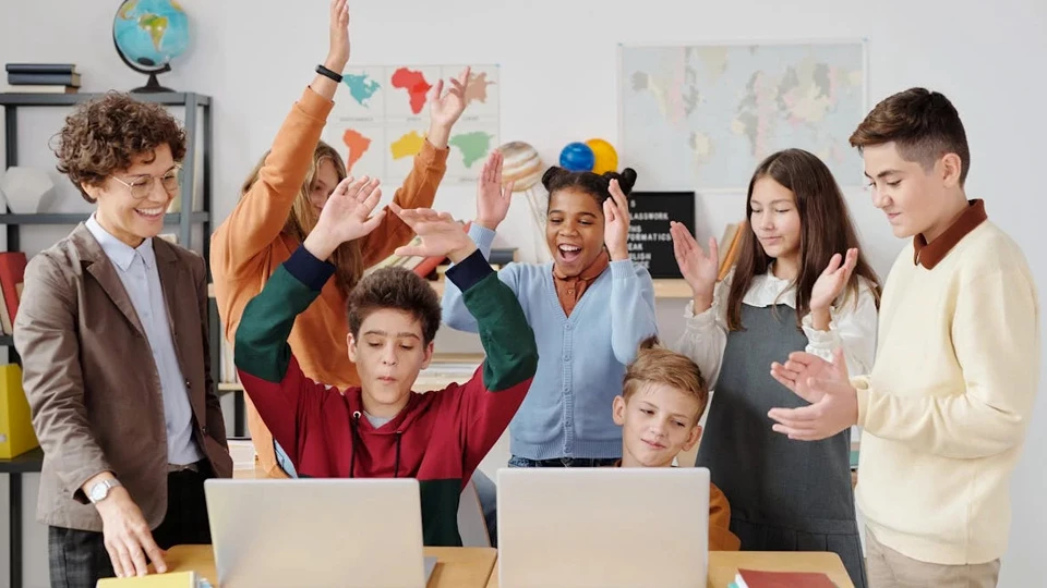 Эльмира Давыдова на радио Маяк говорит о профориентации школьников