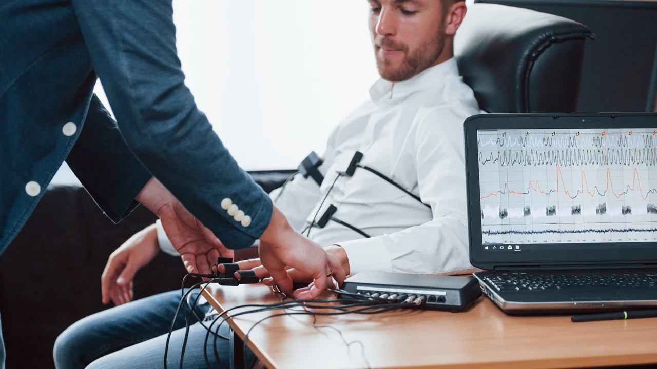 От первого лица: Полиграфолог. Метод «детекции лжи» приобрел научность.