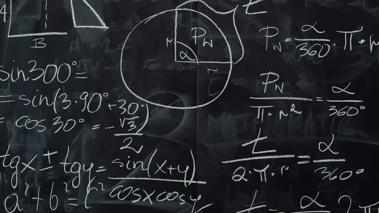 Как стать математиком и хорошо зарабатывать, интервью с профессором математики