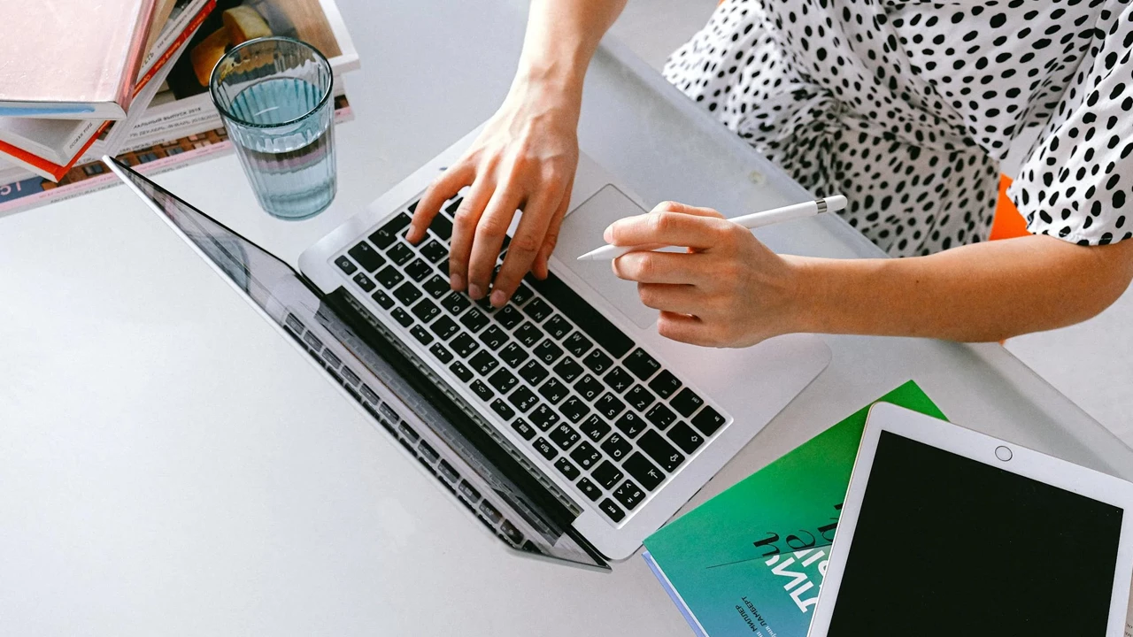 Лучшие удаленные профессии для женщин