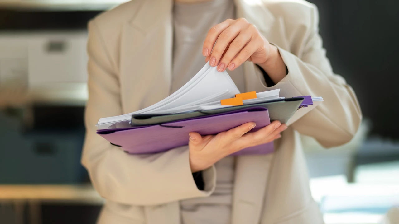 Топ-5 профессий, связанных с документами 