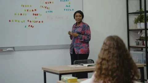 Преподаватель иностранного языка