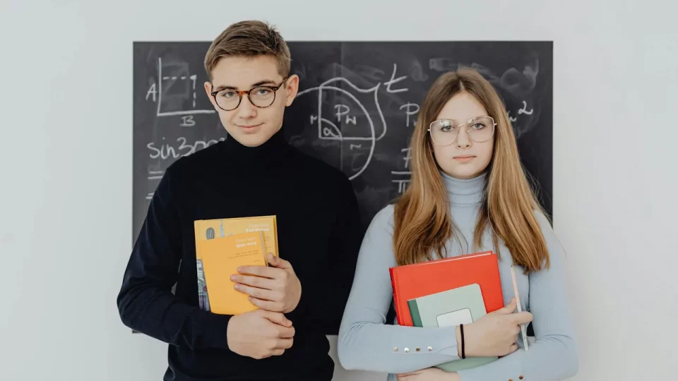 Куда поступать с обществом и профильной математикой?