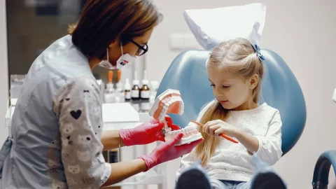 Стоматологический гигиенист