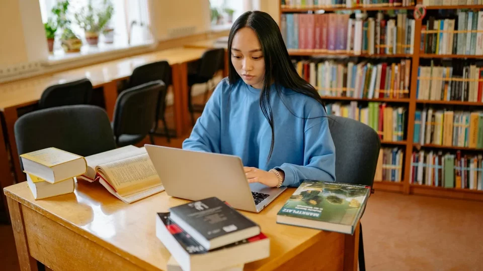 На кого можно поступить после 11 класса, куда идти учиться?