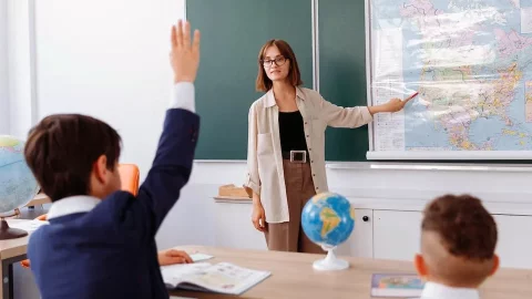 Учитель географии