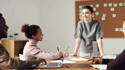 PR-менеджер (Пиар менеджер)